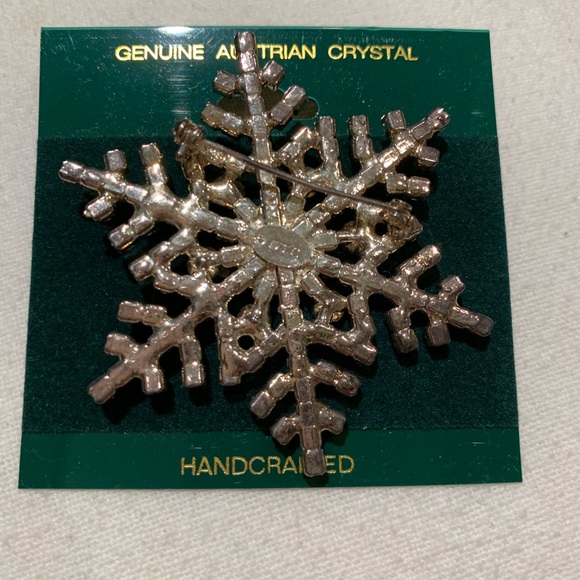 Large crystal snowflake brooch - Picture 4 of 4